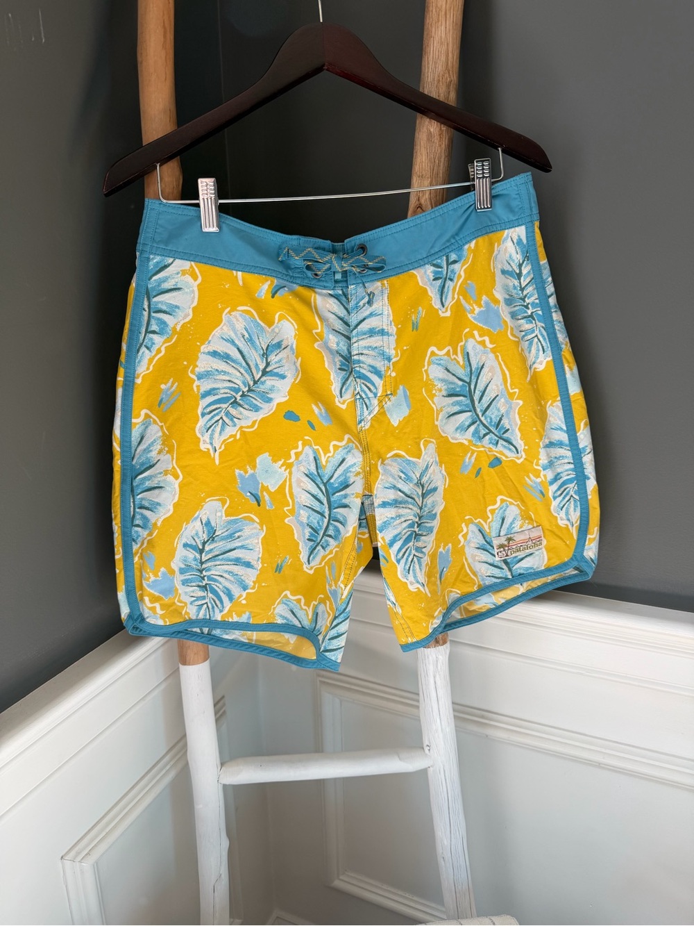 Patagonia Stretch Wavefarer Men's Tropical Leaf Board Shorts